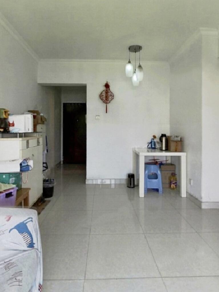 我妈说，真不敢相信这是同一套房，深圳一女生晒出自己小家，套内48m²，两室一厅，