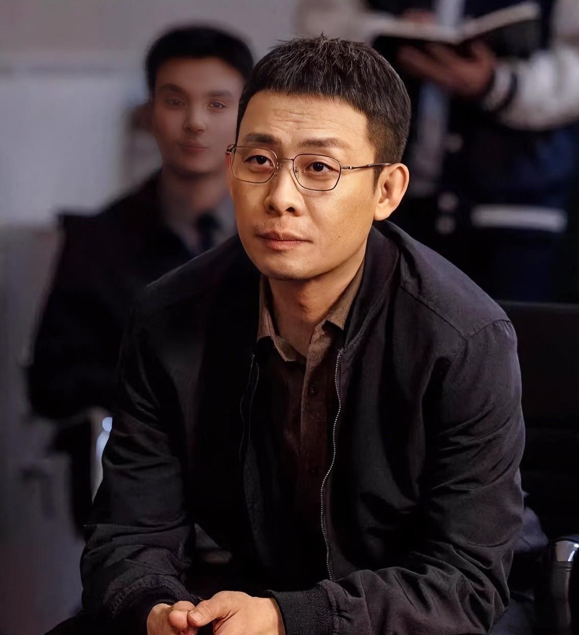 你们别被“以法之名”骗了现实里洪亮这种人是压根不存在的他是聪明的，是有逻辑