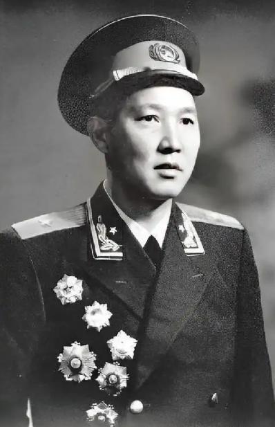 傅崇碧将军是入朝作战的20多个军长里，最年轻的，当时只有34岁。他是我军里面的儒