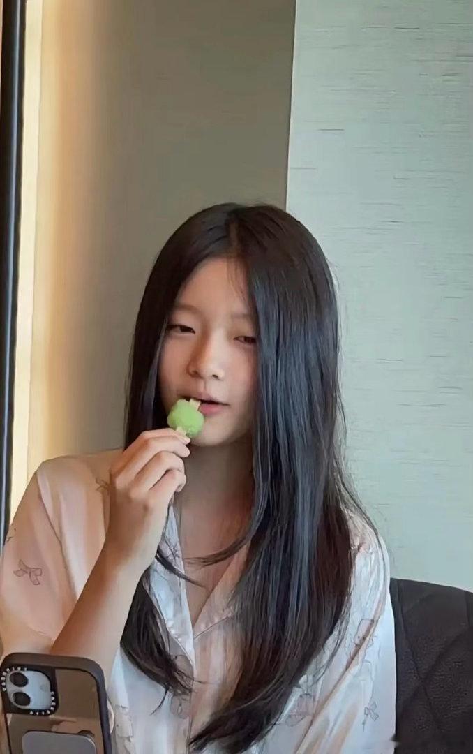 感觉小玥儿长大了会是大美女