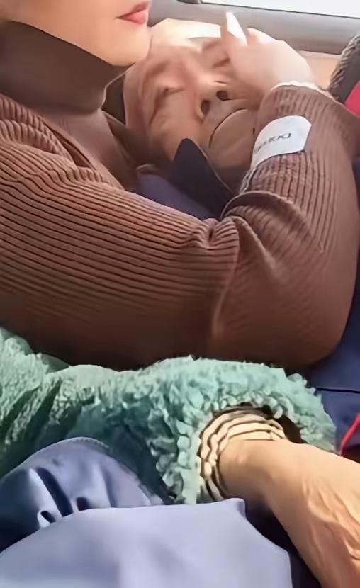 泪酸，父亲病危，非要落叶归根，在女儿家住了20年，病危了告诉女儿老就老在家里，女