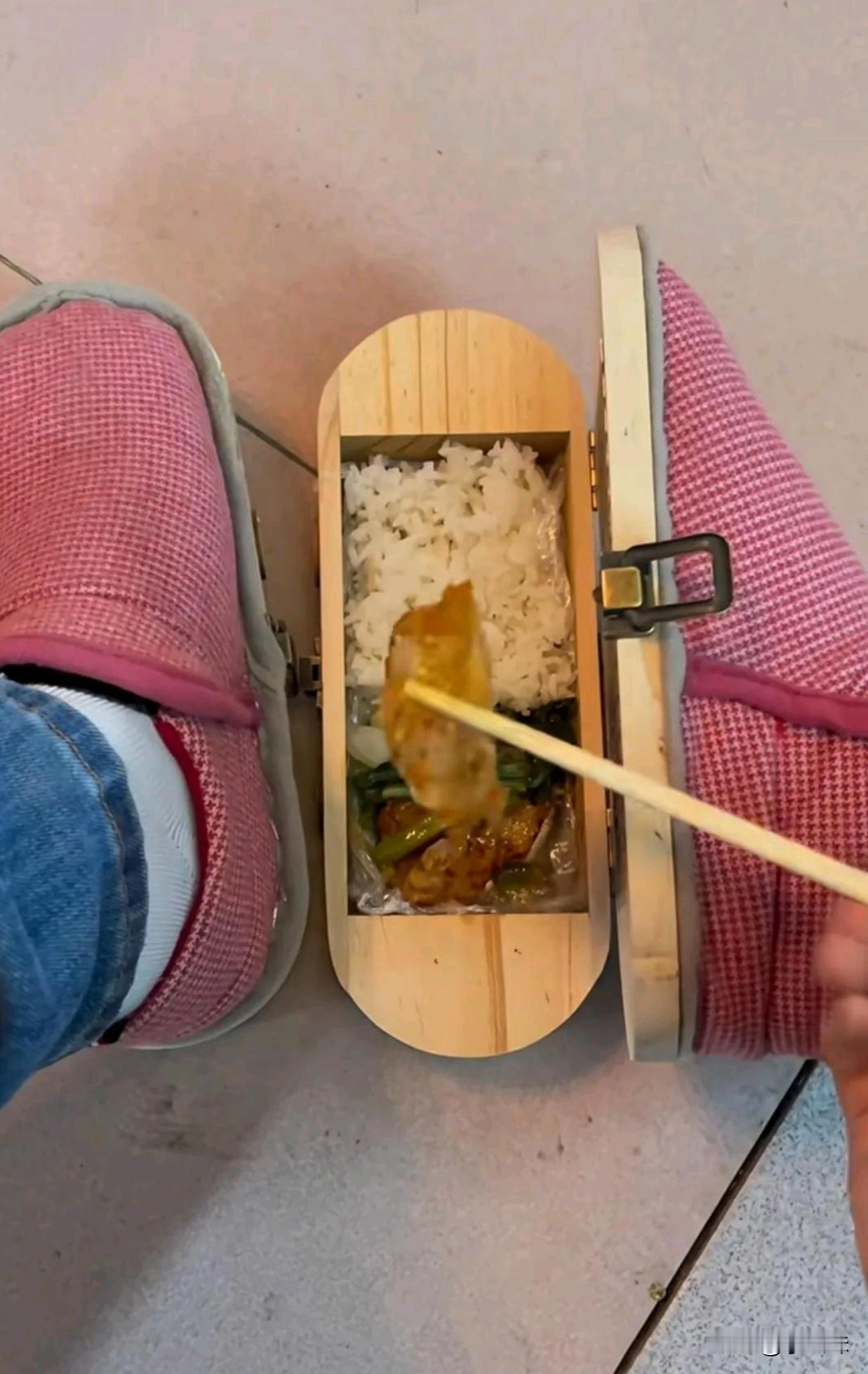 这个鞋子设计的不错，再也不怕老婆，找到私房钱了