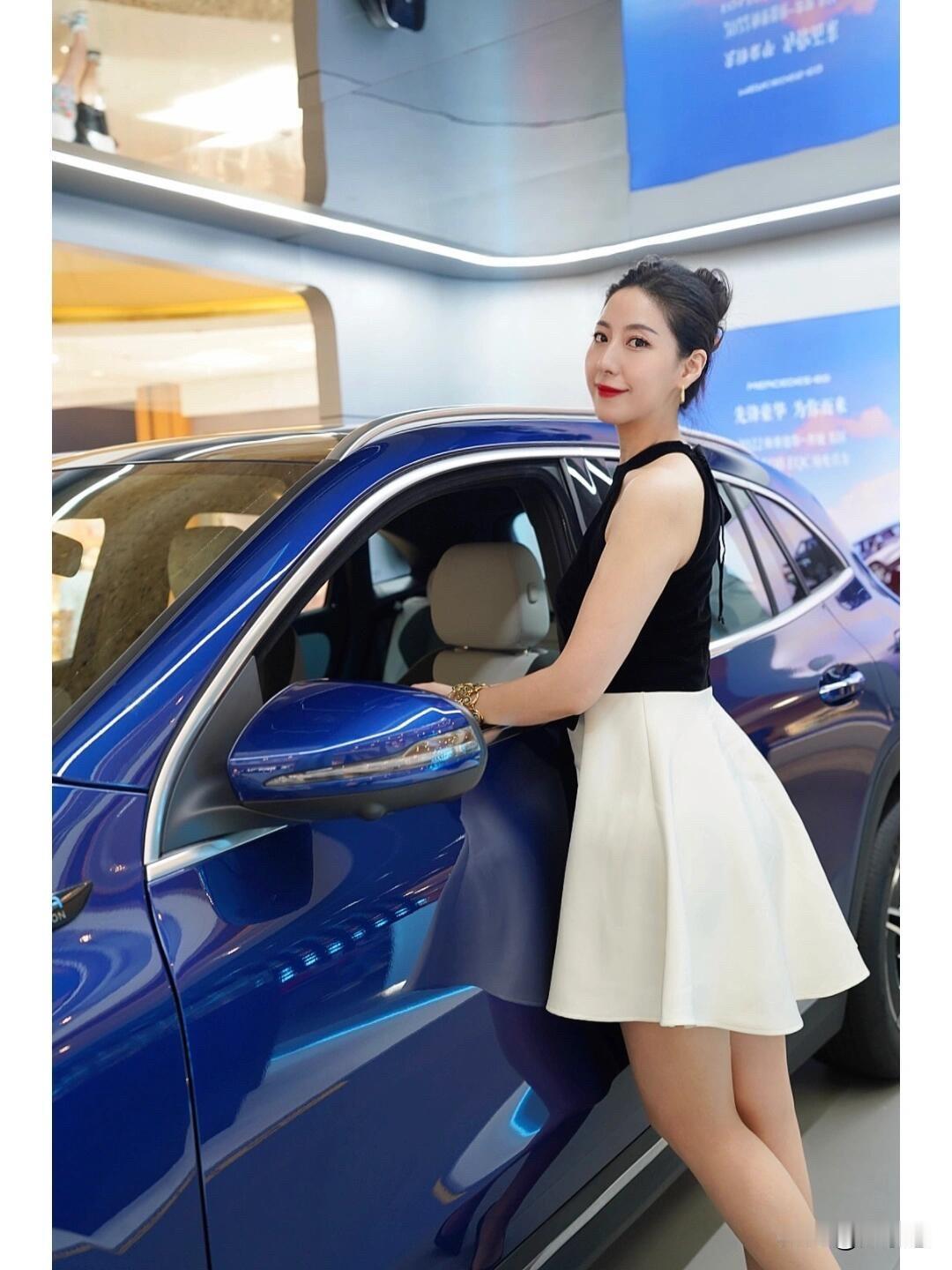 豪华车内饰，舒适座椅，科技感十足！