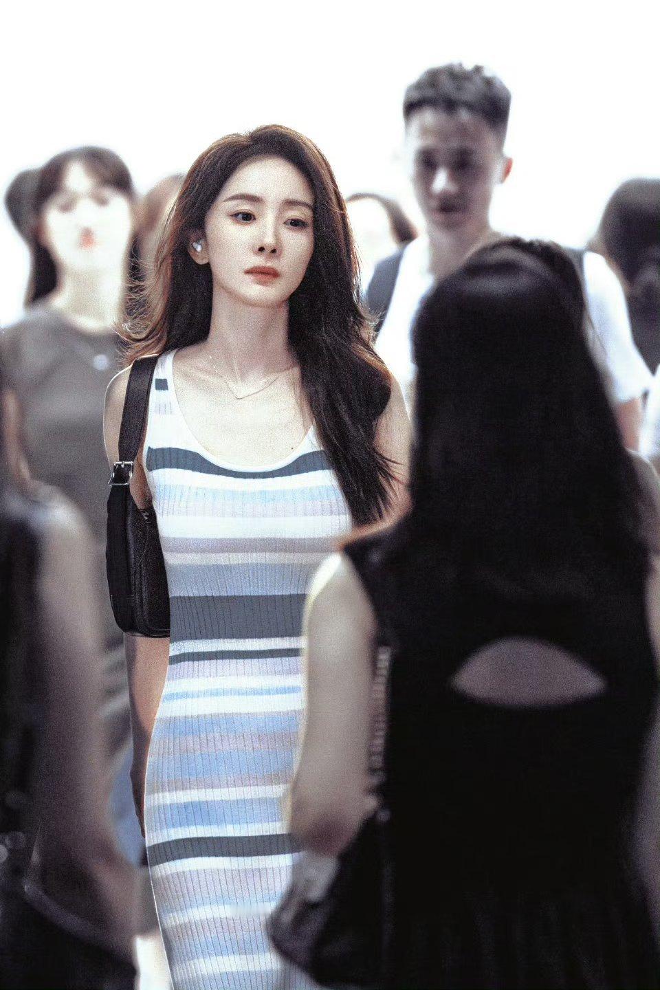 杨幂就这么凭一张剧照惊艳整个观众圈……