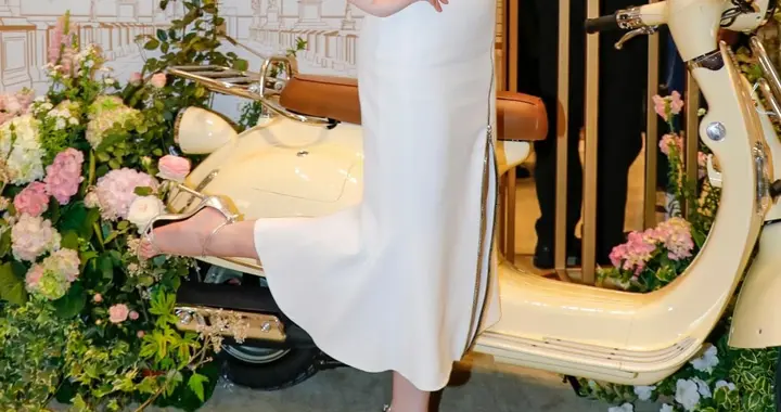 刘亦菲优雅亮相活动现场 高跟配灵动气质美出新高度