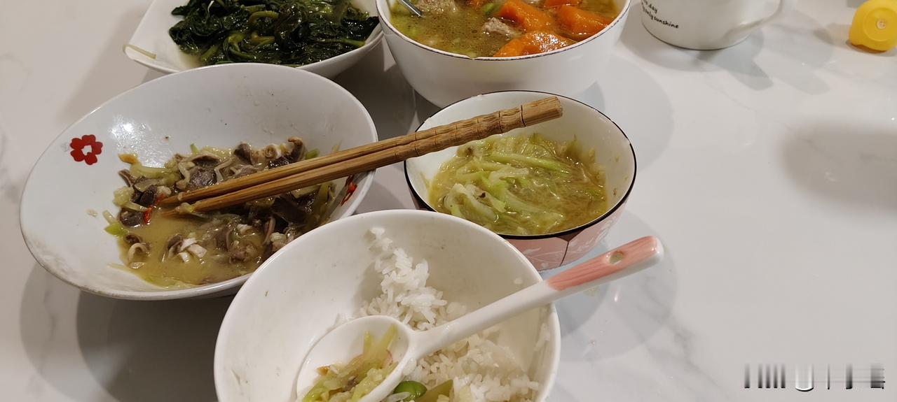 这段时间发生了很多事情，让我明白了！万强不如自强不息，自救方可助，我正在觉醒的路