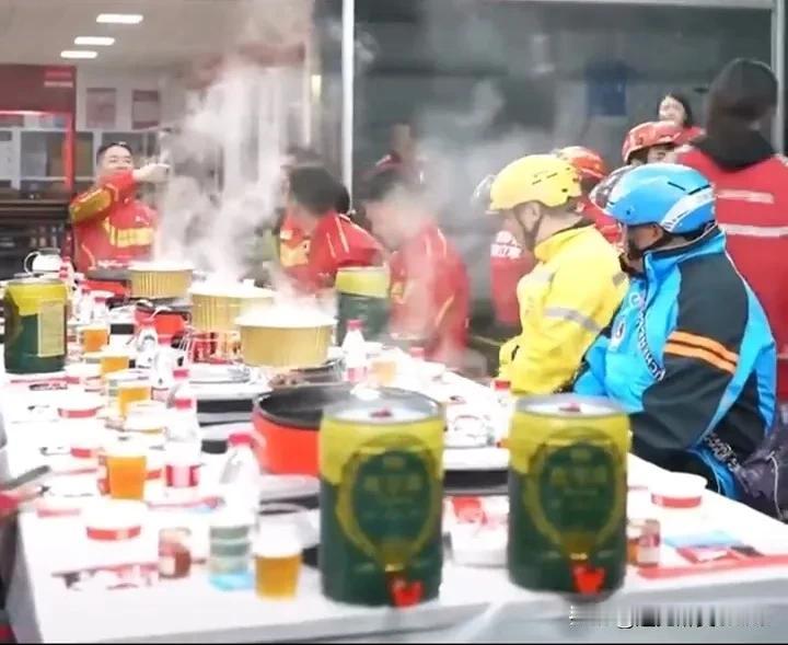 京东外卖，这波要赢麻啊！不但老板刘强东亲自送外卖，在吃饭现场还能直接招员工！万