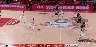布朗投中扳平一个三分球，居然问裁判要罚球这真的有些贪婪，之前广厦长时间落后，