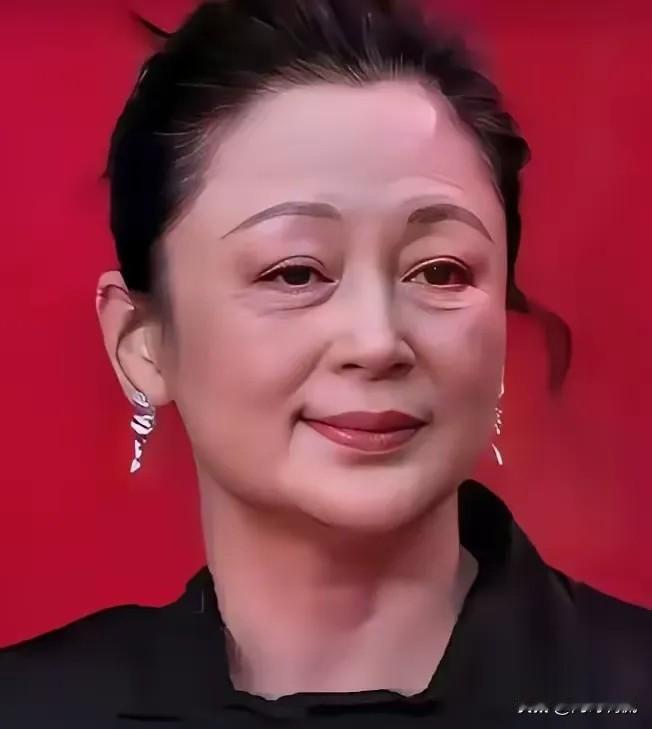 以前大家公认的美女陈红，钱肯定比我们普通人多不少吧，但为啥她老得这么快呢？现在看