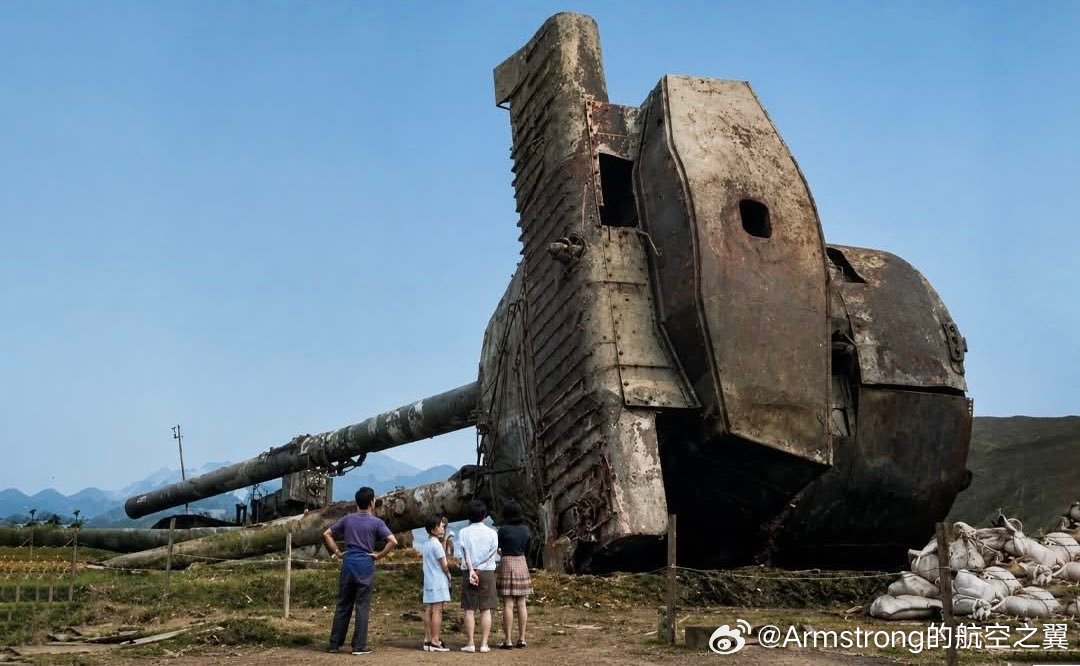 70年代日本打捞出水的“陆奥”号战列舰4号炮塔。