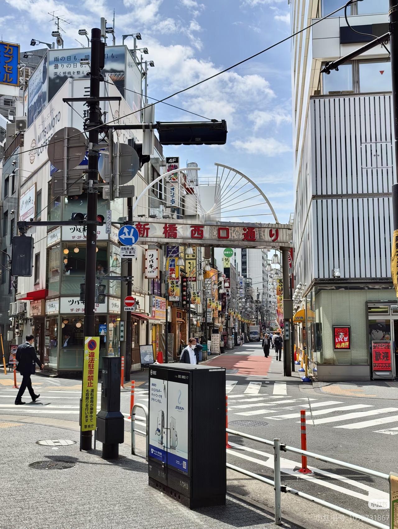 地震发生后，给名古屋的闺蜜发消息。"你没事吧？"手机屏幕亮了又暗，暗了又