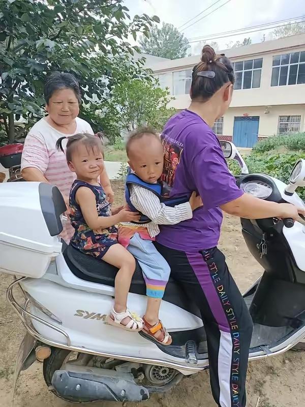 我是后妈，养了两个孩子，他们考上清北，亲妈来接，孩子的决定让我泪目我是个后