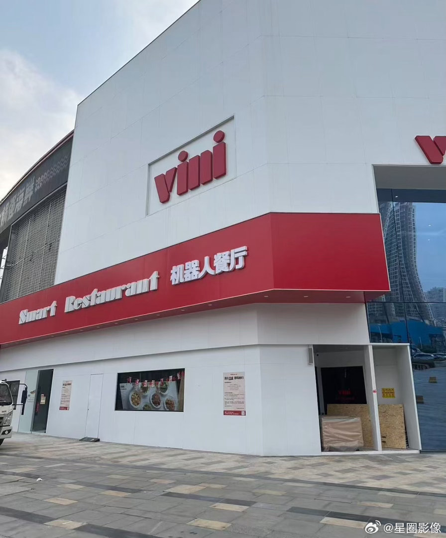 现在都有机器人餐厅了。。。菜不好吃客人也不会骂，骂了也白骂