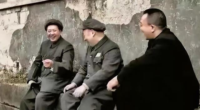 1953年，毛泽东前往参观朱元璋墓，看到朱洪武的画像，长瘦脸、大下巴、厚嘴唇、