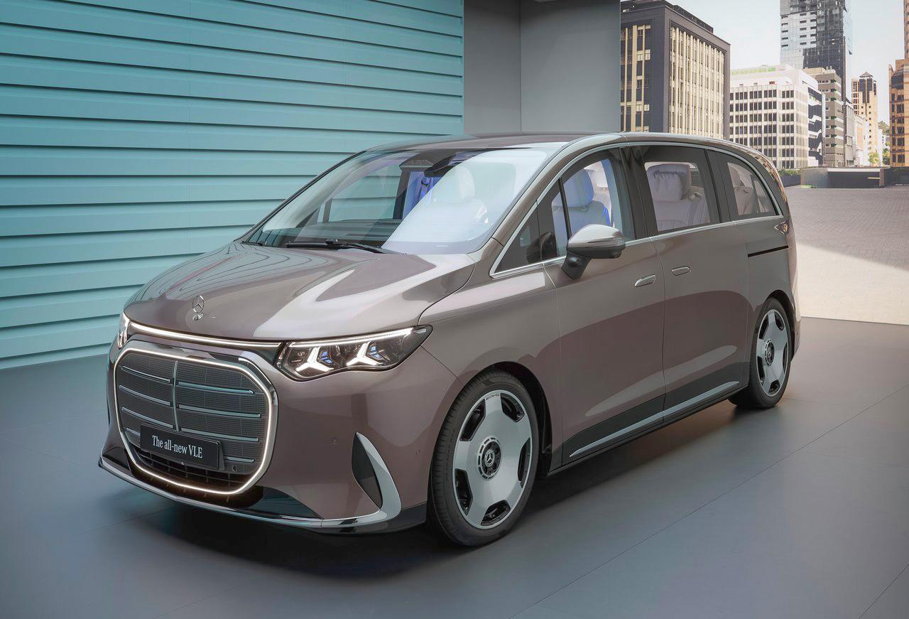 下面这两台，谁更叫得上“50万以上最强的高端电动MPV”？