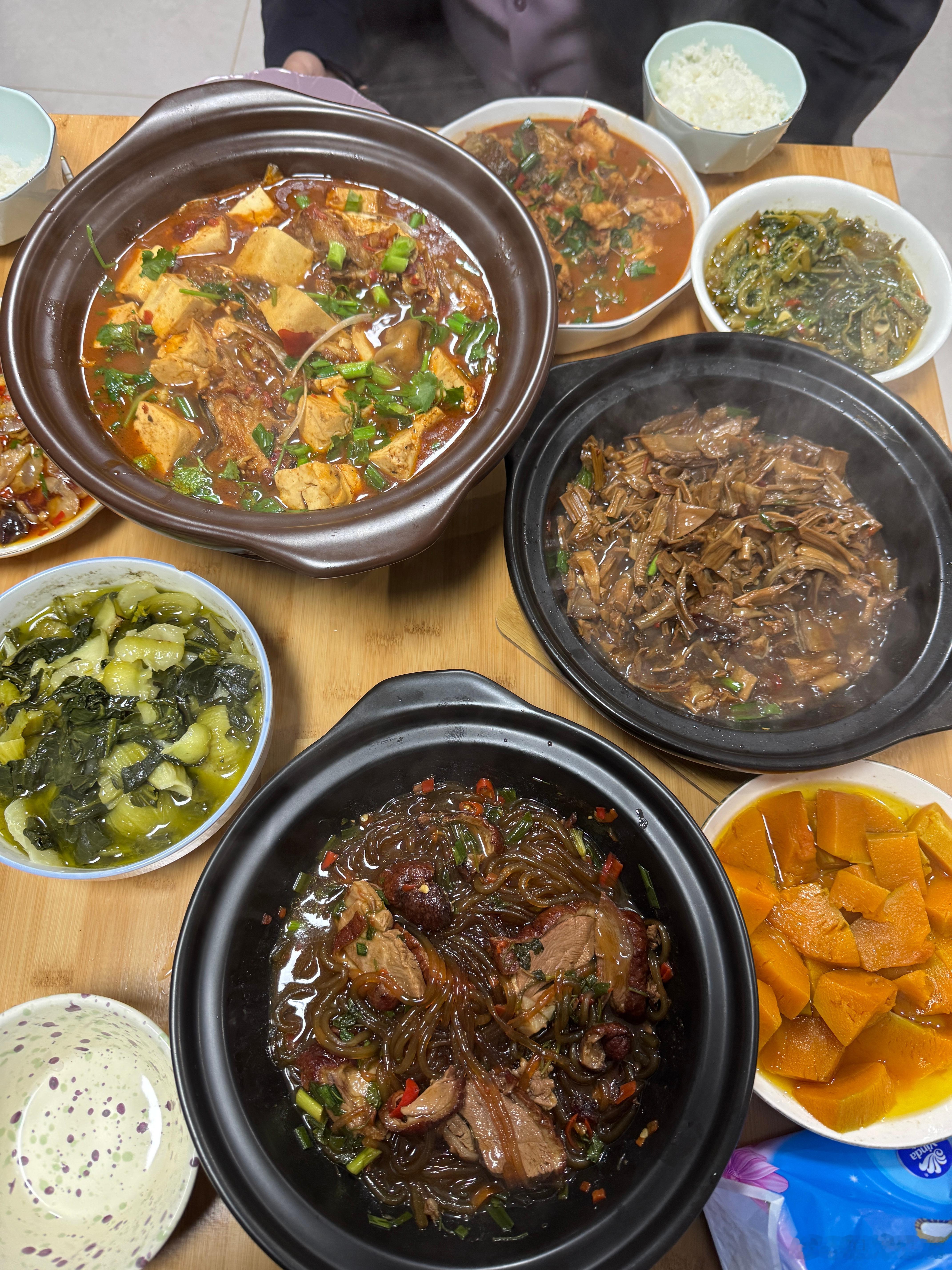 最近真的每天睡觉10小时打底能吃能睡能拉