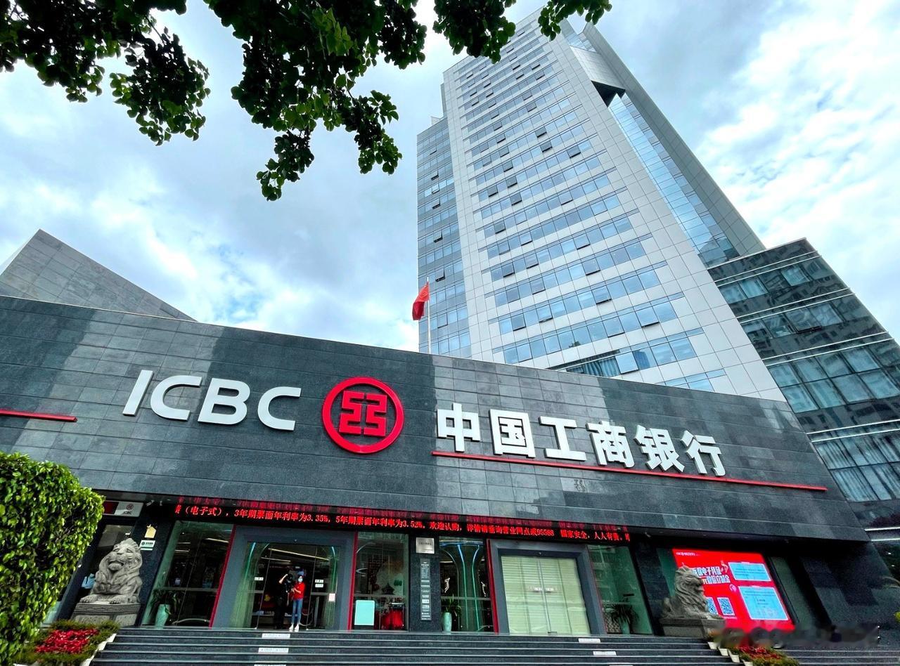 去银行还款，工作人员“真热情”……今天，我去银行还房贷，想一次性还清。可银行