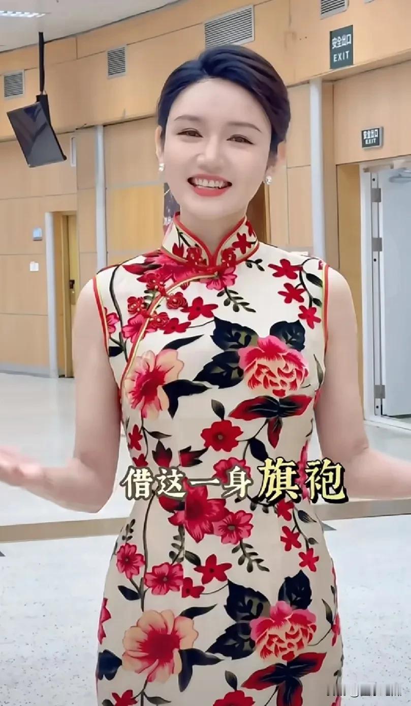 有人说能养并不漂亮，我认为龙洋超漂亮！她穿旗袍为高考加油，简直美出天际。她长着国