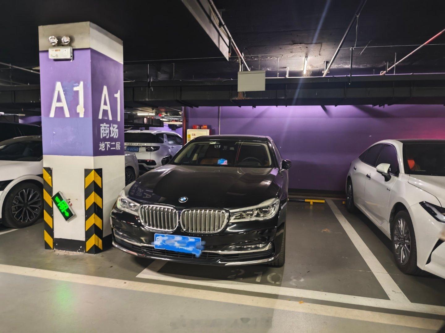 在停车场找车位的时候最欣赏这样的车主了因为我也会这样