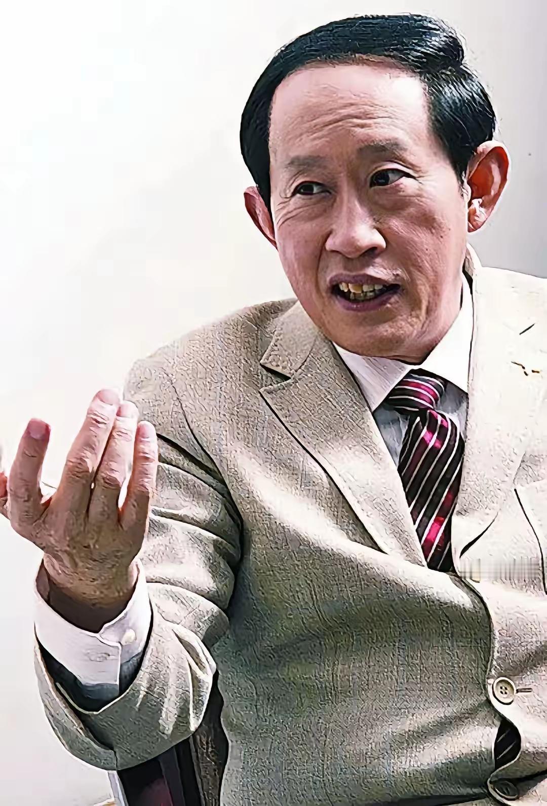 王立群说：“贪官只有一个特点，那就是蠢。你不缺吃，不缺穿，不缺钱花，每个月的工资