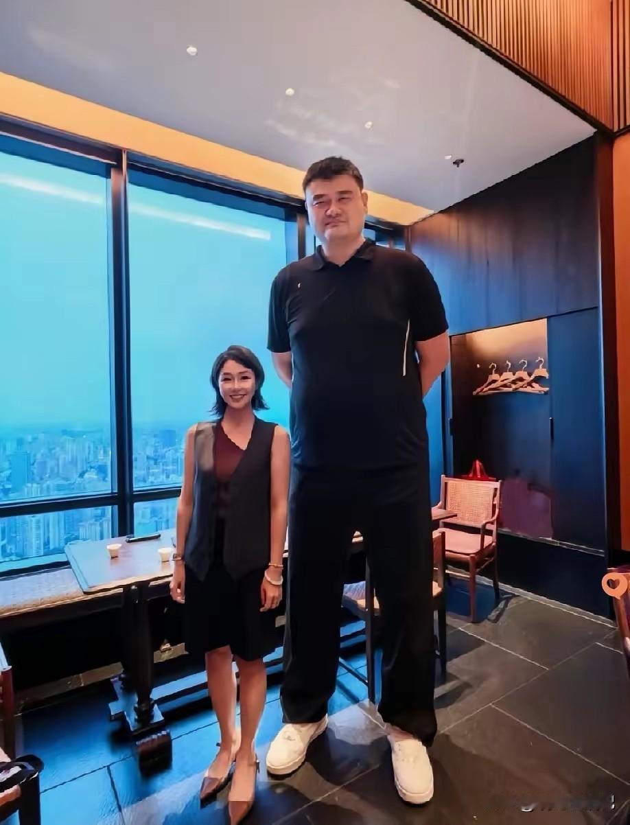 姚明身材非常匀称，这么高还很好看[赞]