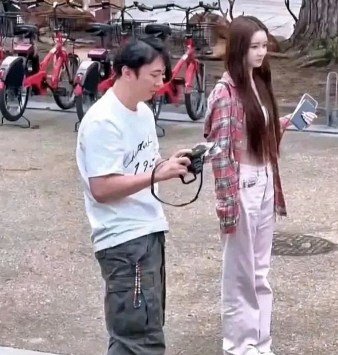 假如他是普通人，女朋友还会这么好看吗？