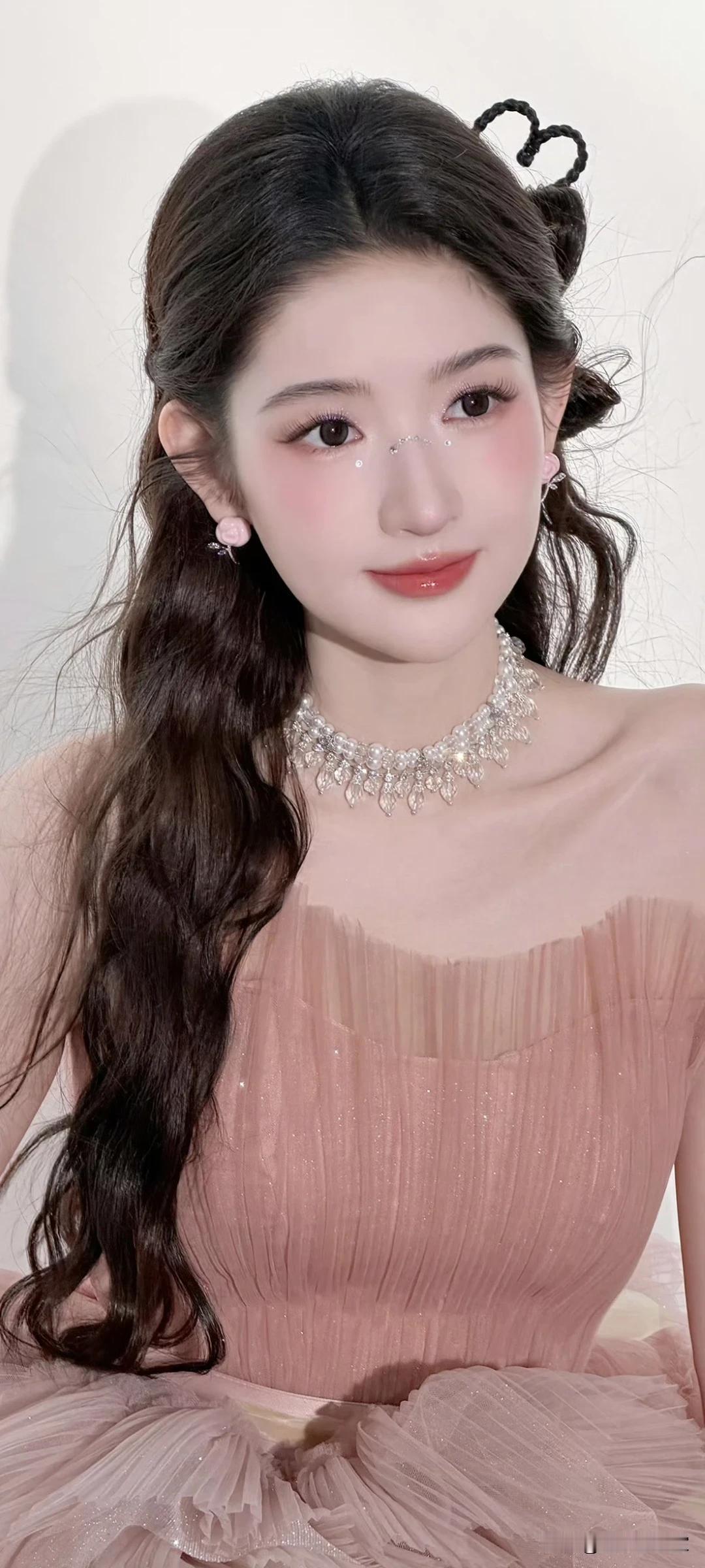 王玉雯写真壁纸～藕粉纱裙+蝴蝶结高跟鞋，是从童话里走出来的仙女吧！