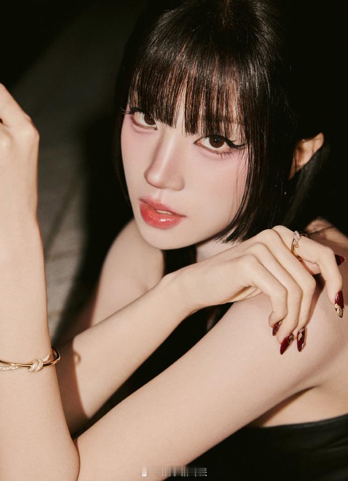 派酱安利宋雨琦撕漫女真是超强表现力！每一套look都让派酱眼前一亮，完全hol