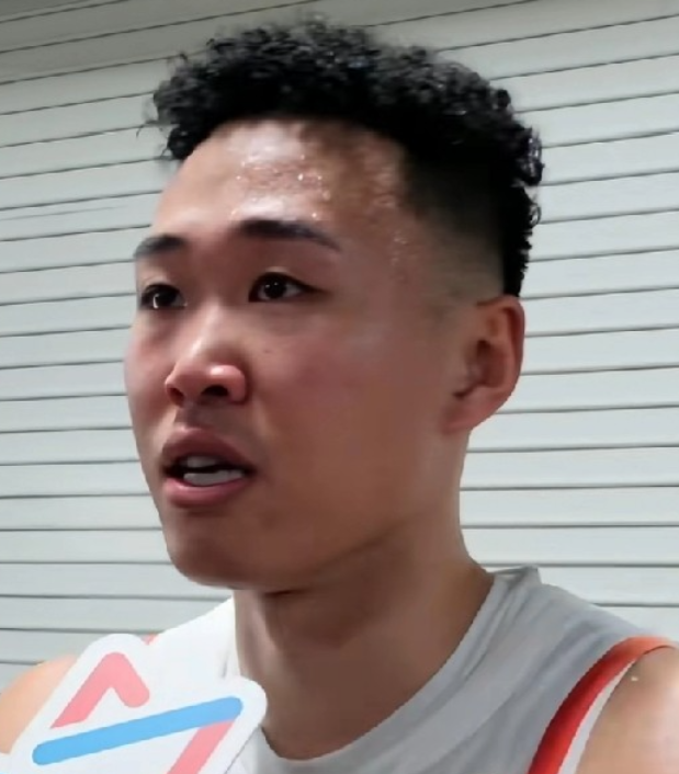 不得不说主教练郭士强真让人佩服，顶住了巨大的压力：放弃了周琦、曾凡博、胡明轩，