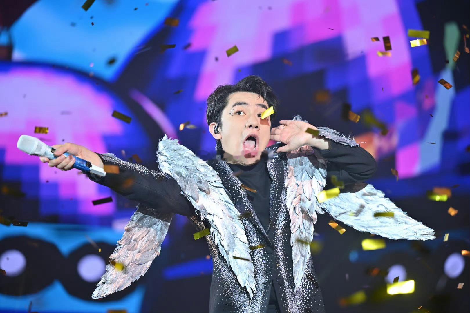王祖蓝填词也是一把好手终于有人发现王祖蓝的隐藏技能了！TVB不养闲人在他身上狠