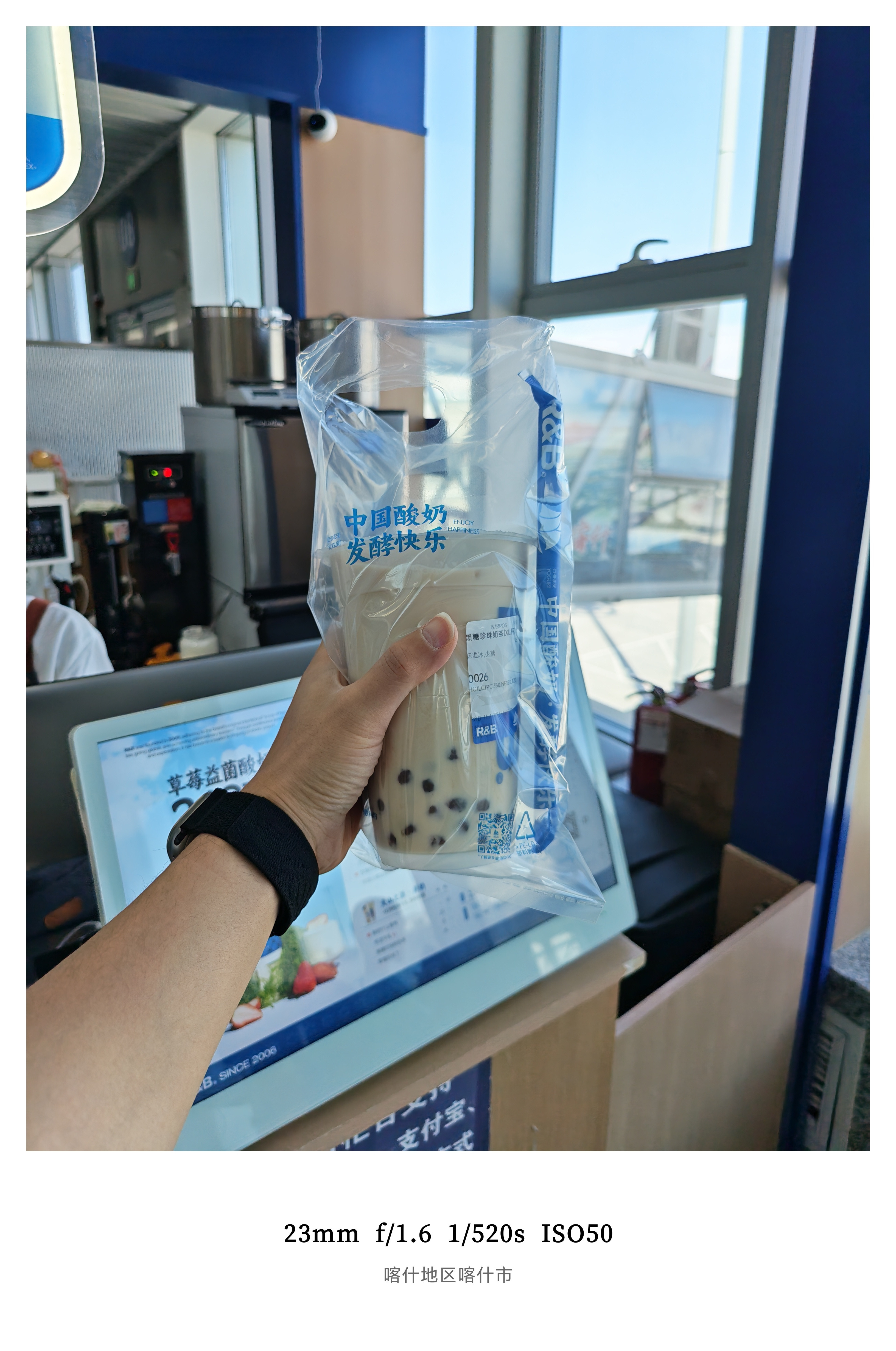 以前我不理解为什么有人登机了还必须跑去买杯奶茶现在我理解了长途飞行零食/奶茶可以