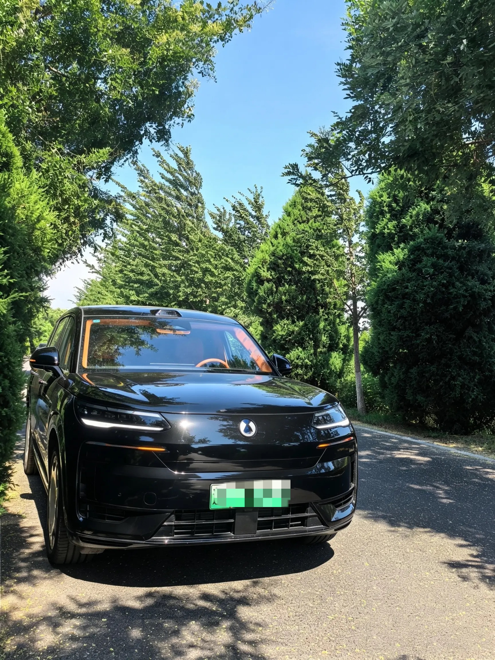 腾势N9DM4S店试驾，大车也能很灵活周末专程到腾势体验店，目标很明确——看看这台车长超过5.2米的