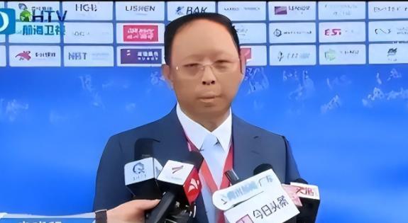 监管在哪？一户六口人，五本美国护照，外加一张绿卡。长期定居波士顿的高端社区，子女
