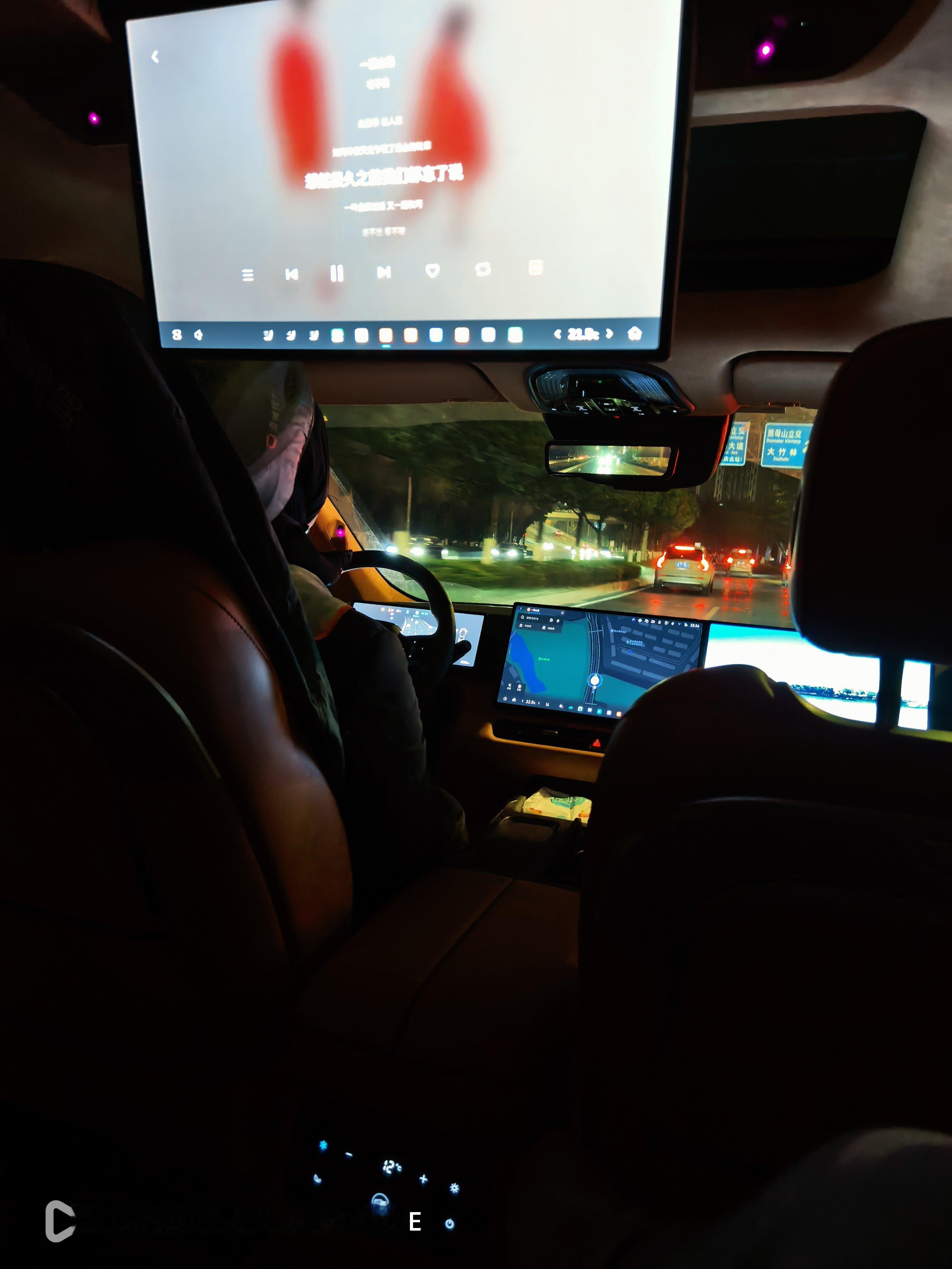 以前觉得买MPV的一定要配个司机……后来，我买了MPV，才发现自己只有喝酒后才有