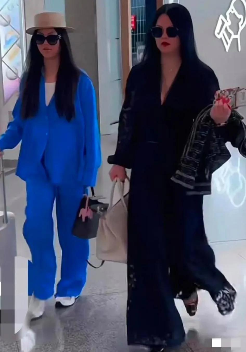 李湘、王诗龄母女去日本旅游，李湘双下巴明显，胖得快没脖子了；王诗龄身材苗条，超显