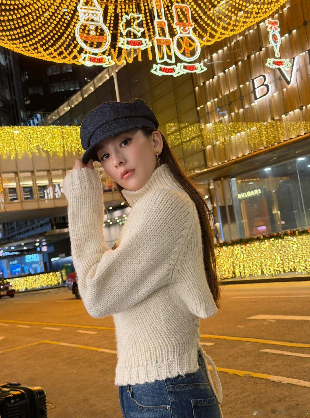 方媛出月子状态方媛出月子状态，哪里看得出是三娃妈了…方媛晒出月子逛街照