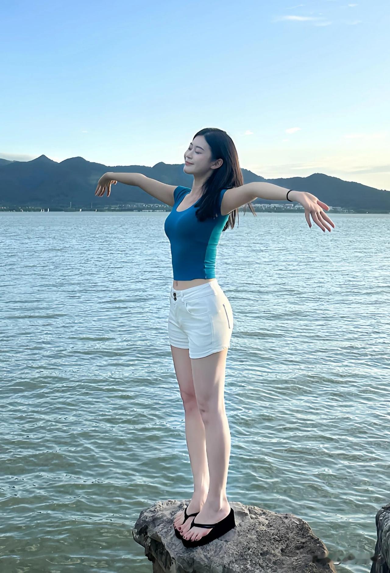 拥抱大海女神美照写真佳作