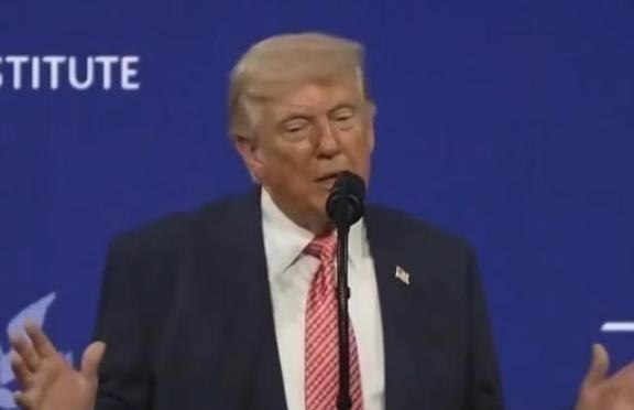 特朗普曾警告全世界：你们可以不喜欢中国，甚至你们也可以不尊重中国，但是你们不得不