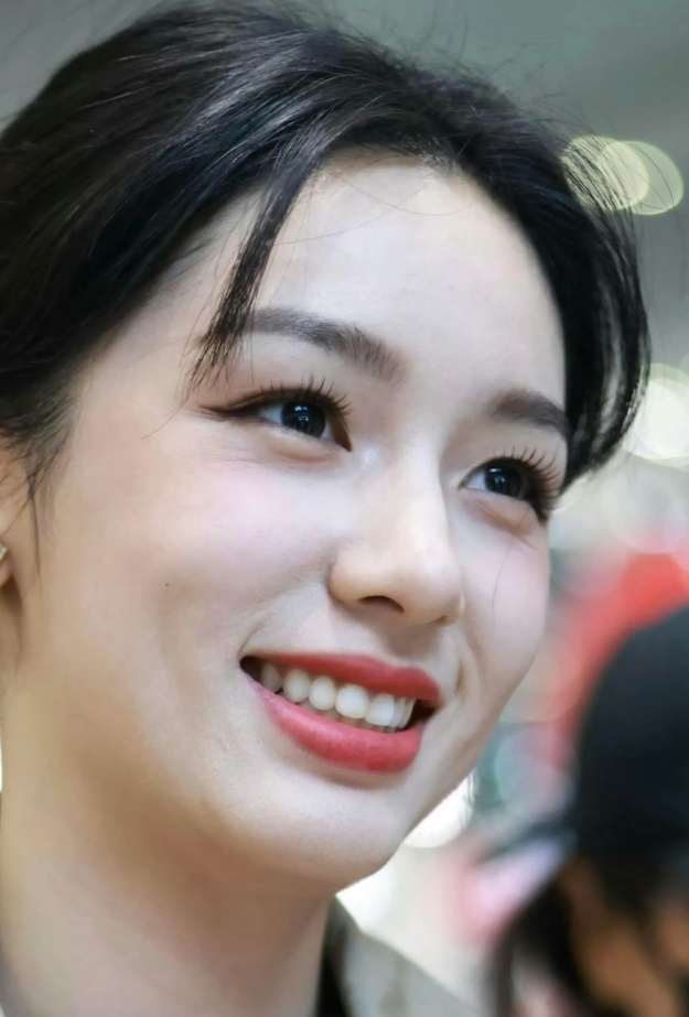 在你眼里周也算不算顶级美女？