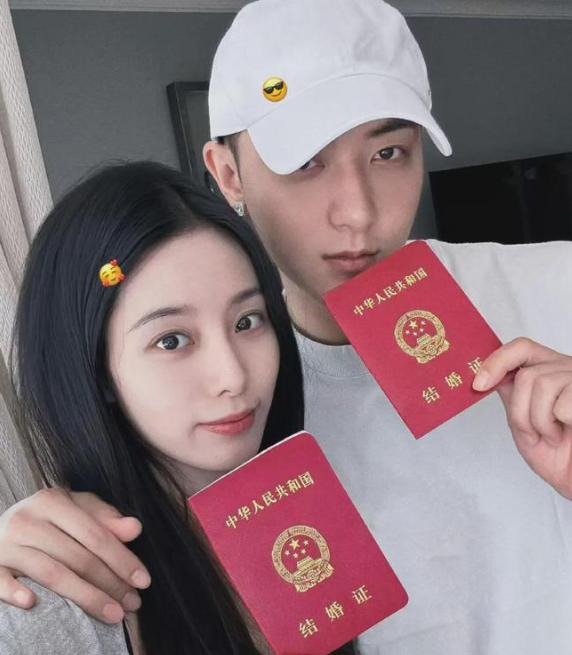 不可置信！黄子韬竟然是纯爱战神！黄子韬才三十二岁，徐艺洋是他第一个认