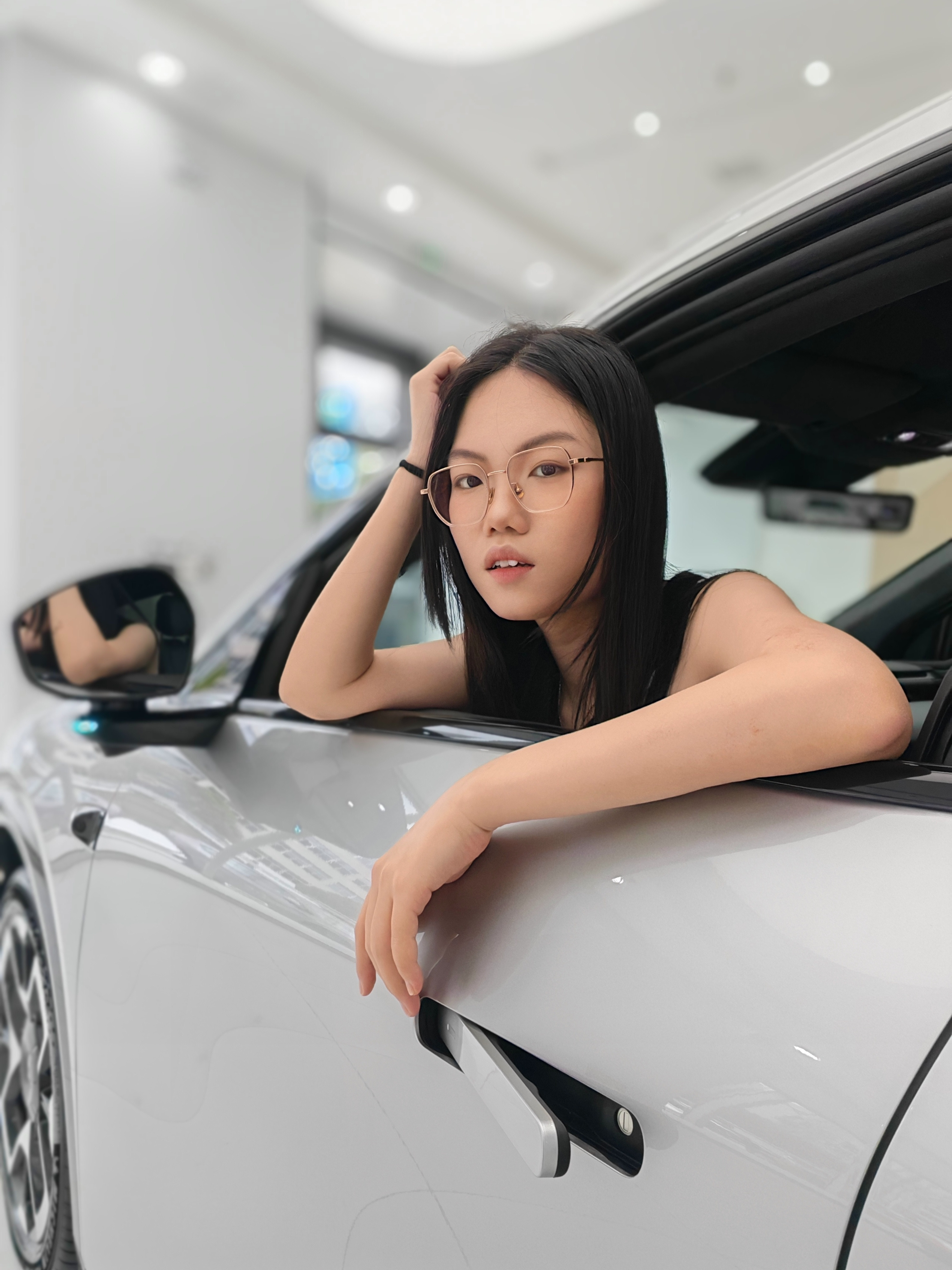 今天做一回女“鹏”友！真的被小鹏G7颜值锁住了，无框车门+流畅轿跑身线，贼拉