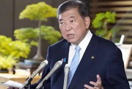 能把石破茂逼到取消8·15战败日书面声明，这就是日本的滔天民意。同时，这就完美展