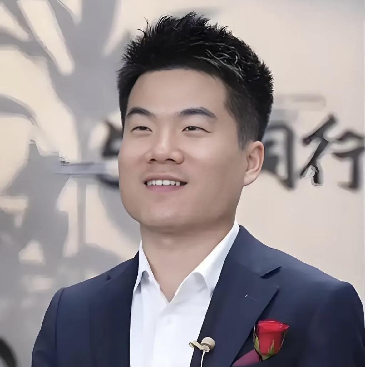 “卖这么贵，你不得好死！”昨天晚上看到与辉同行直播间出现这条弹幕时，不由屏住了