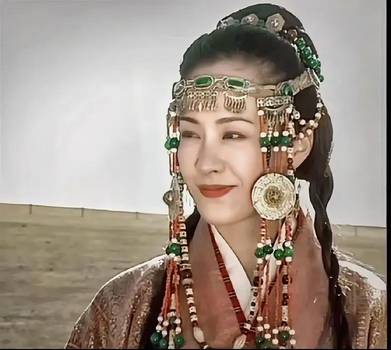 演员，剧雪居然不火。她当年演马皇后，我妈妈觉得是悲悯的菩萨像，但是又有多少人只