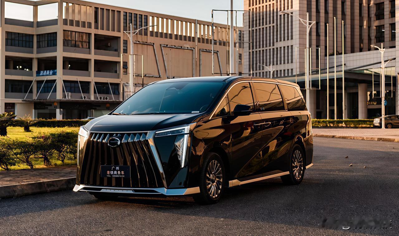 10月16日，广汽传祺推出豪华智能MPV——向往M8宗师，定位“