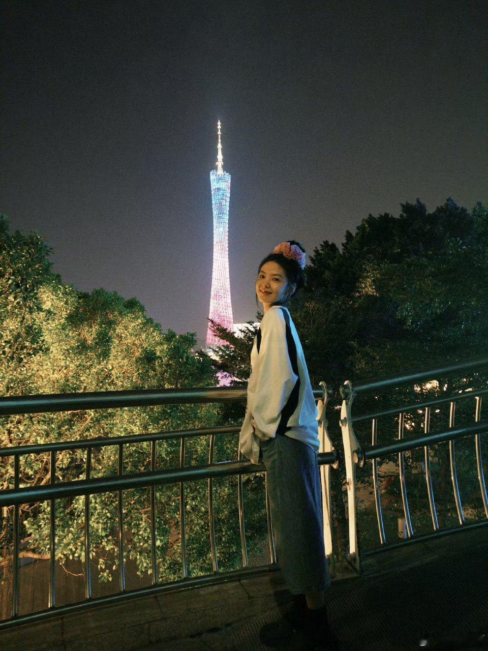 章若楠营业好像动漫里的元气少女这个生命力就要溢出来了