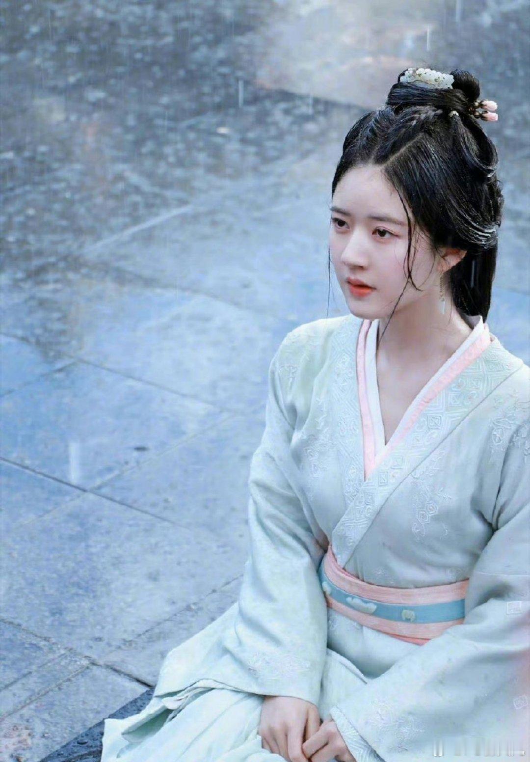 1、这事儿可真是谁都没料到!成毅没想到,李一桐自己估计也没想到,就连导演杜林更是