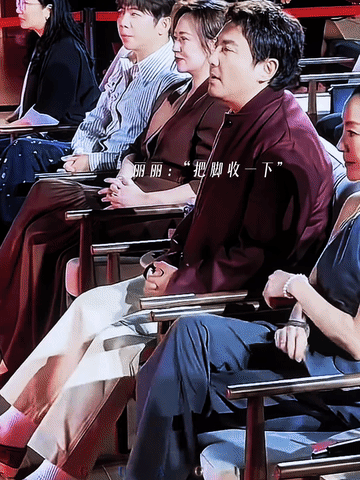 马丽和沈腾你们俩这样的互动真的让人很难评，这很难让人不嗑啊……马丽对着沈腾下意识