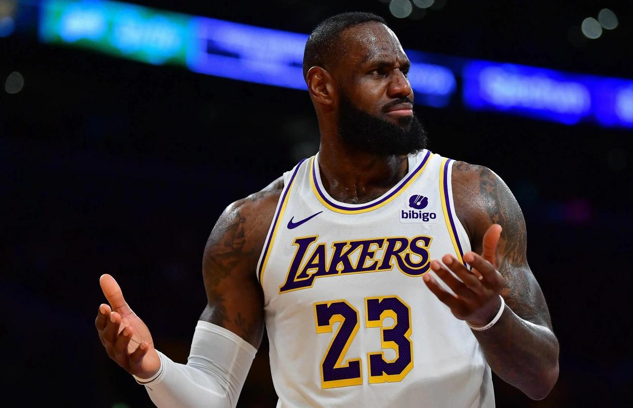 湖人无情啊ESPN记者Brian在节目中谈到了詹姆斯执行合同对湖人的影响，他说