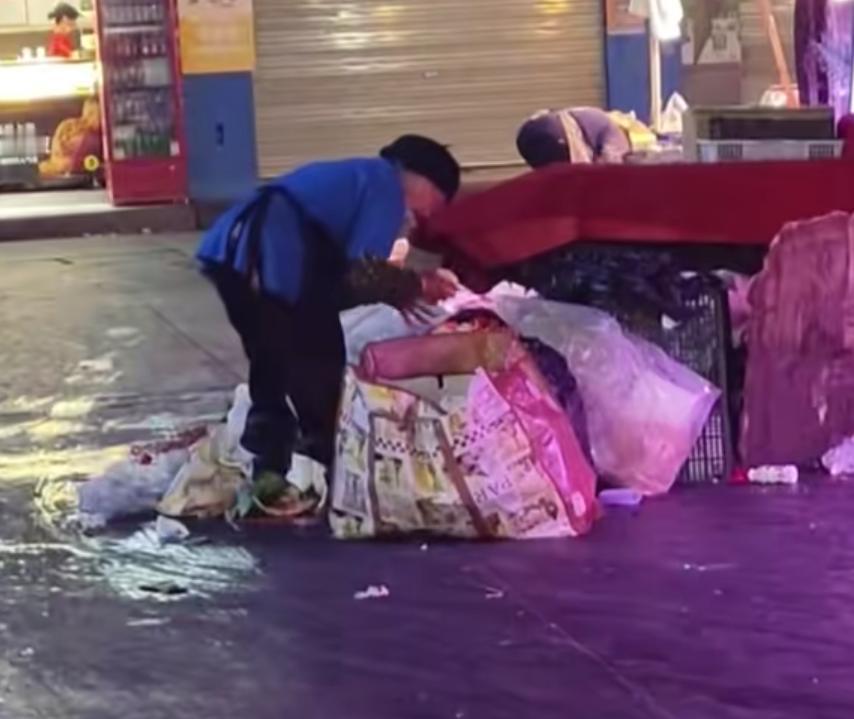 年龄从不是犯错误的底线，逼女生独自搬家，因为东西太多了，不得已只能搬两次